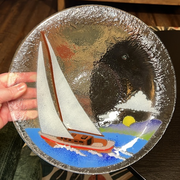 Artisan Peggy Karr signed fused glass sail boat nautical scene bowl - Picture 3 of 4